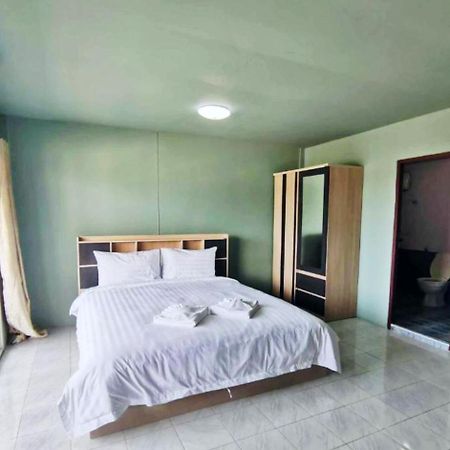 4 Palms Hotel Pratumanak Pattaya Bagian luar foto