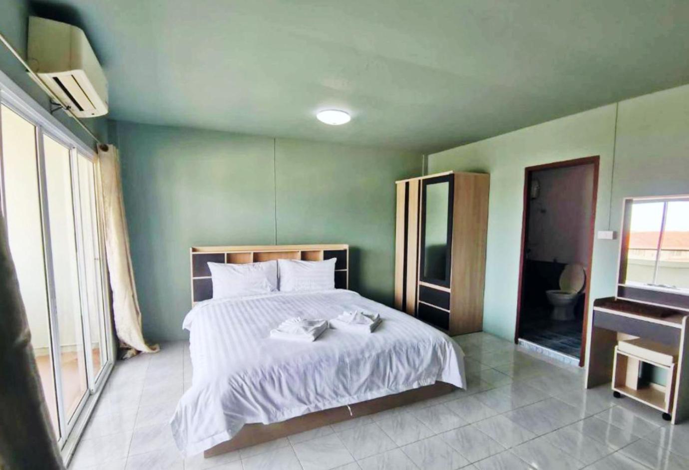 4 Palms Hotel Pratumanak Pattaya Bagian luar foto