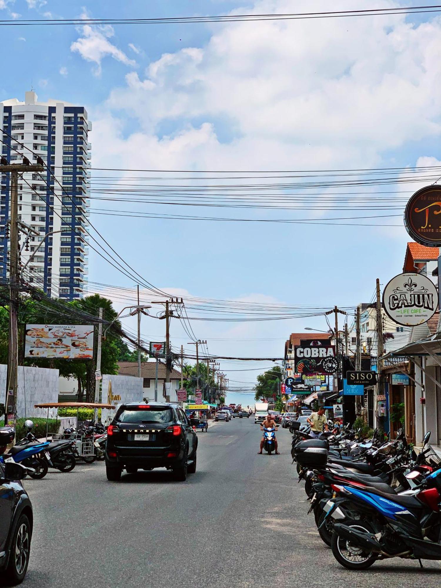 4 Palms Hotel Pratumanak Pattaya Bagian luar foto