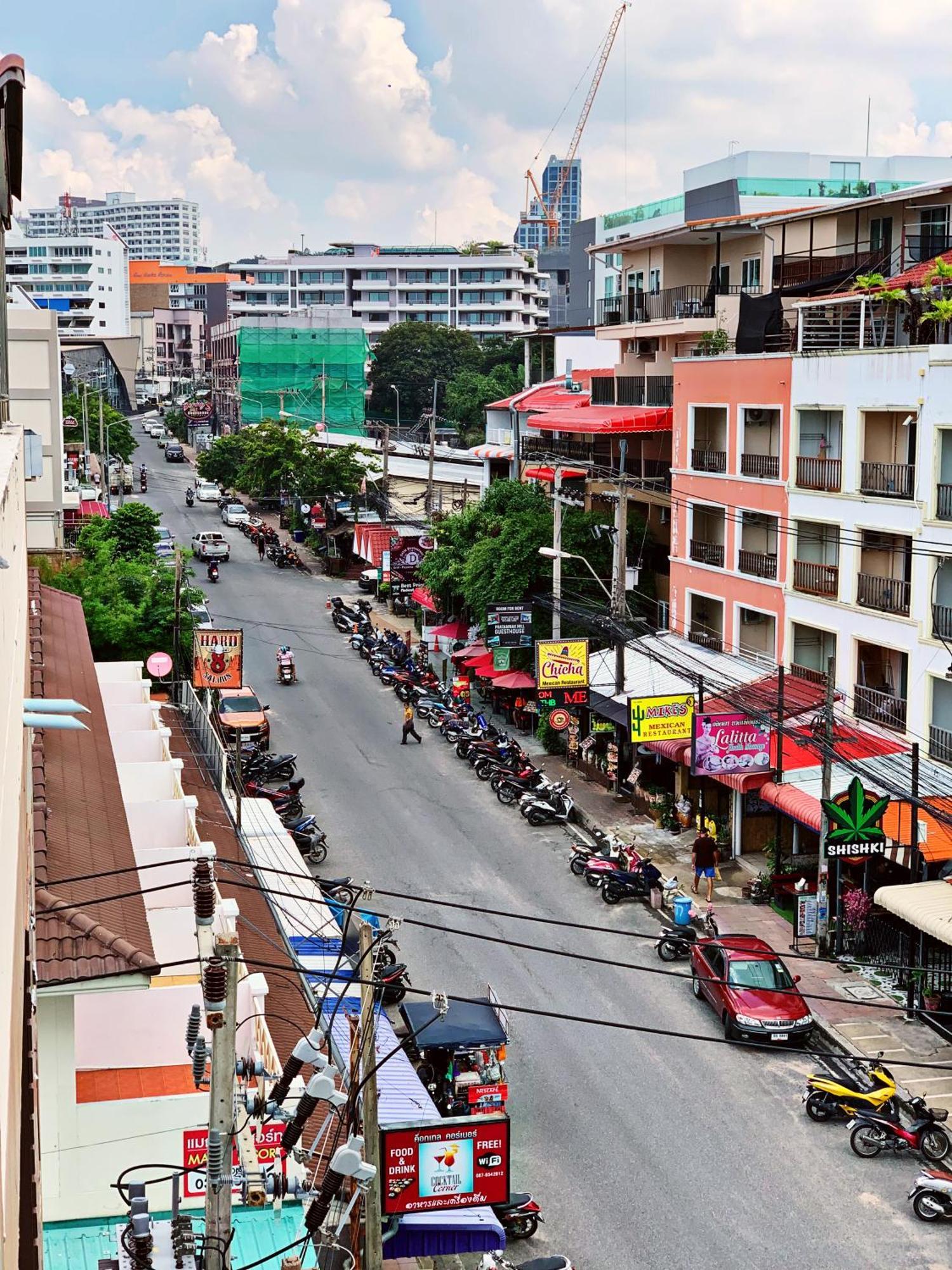 4 Palms Hotel Pratumanak Pattaya Bagian luar foto