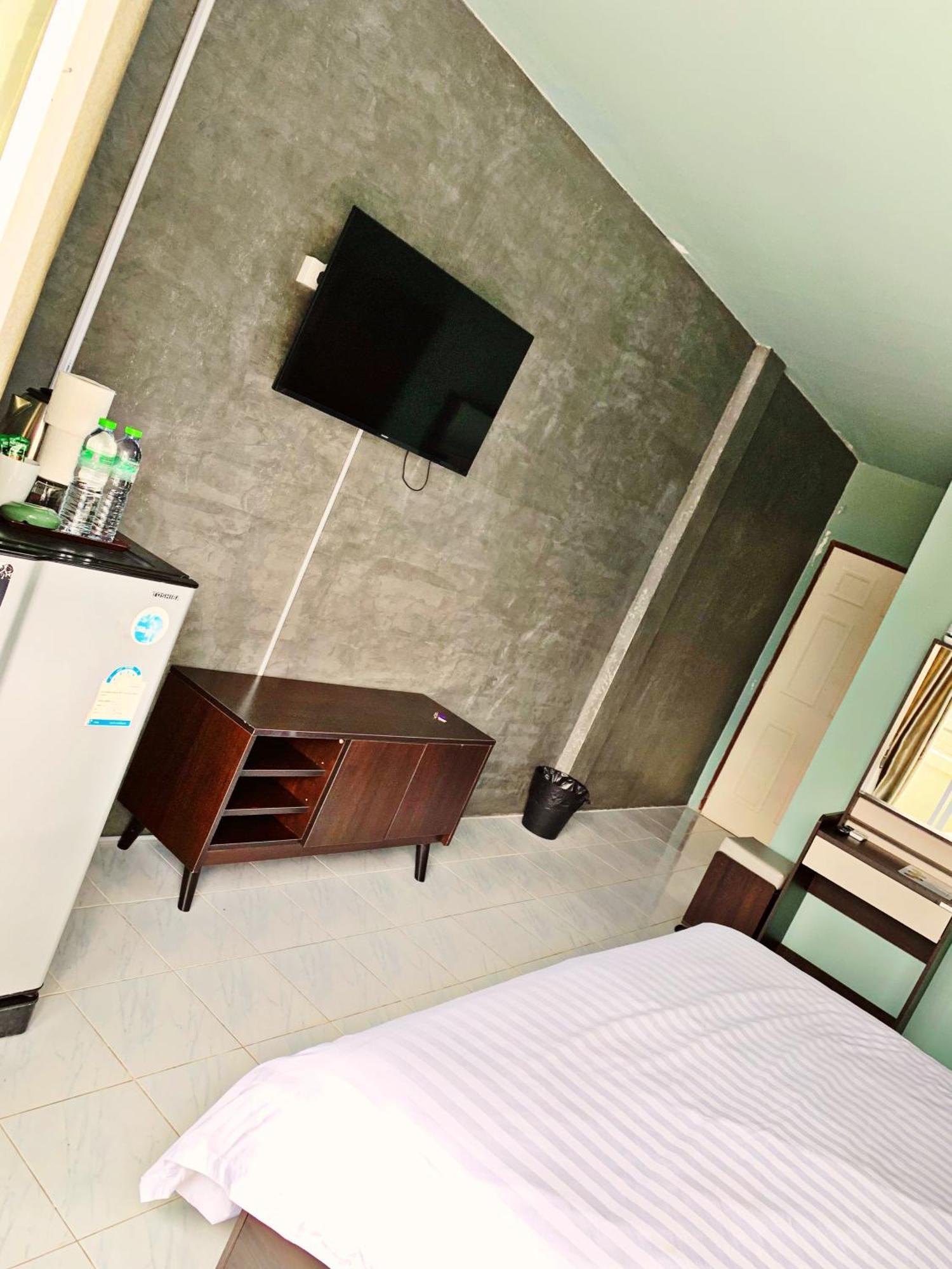 4 Palms Hotel Pratumanak Pattaya Bagian luar foto