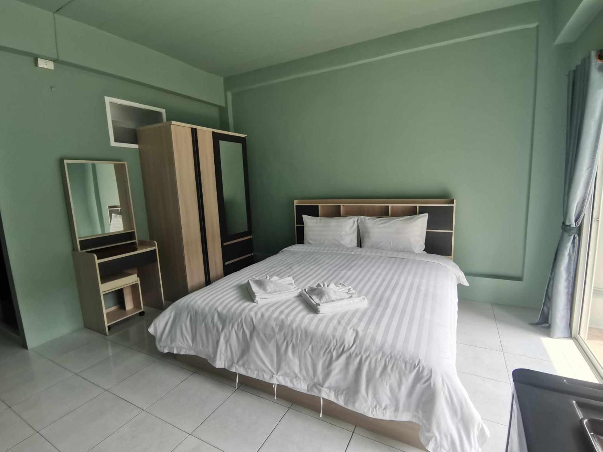 4 Palms Hotel Pratumanak Pattaya Bagian luar foto